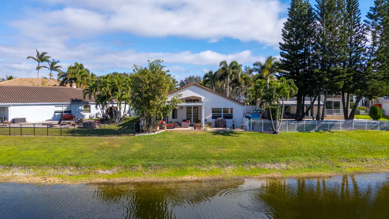 En Venta: $585,000 (3 camas, 2 baños, 2126 Pies cuadrados)