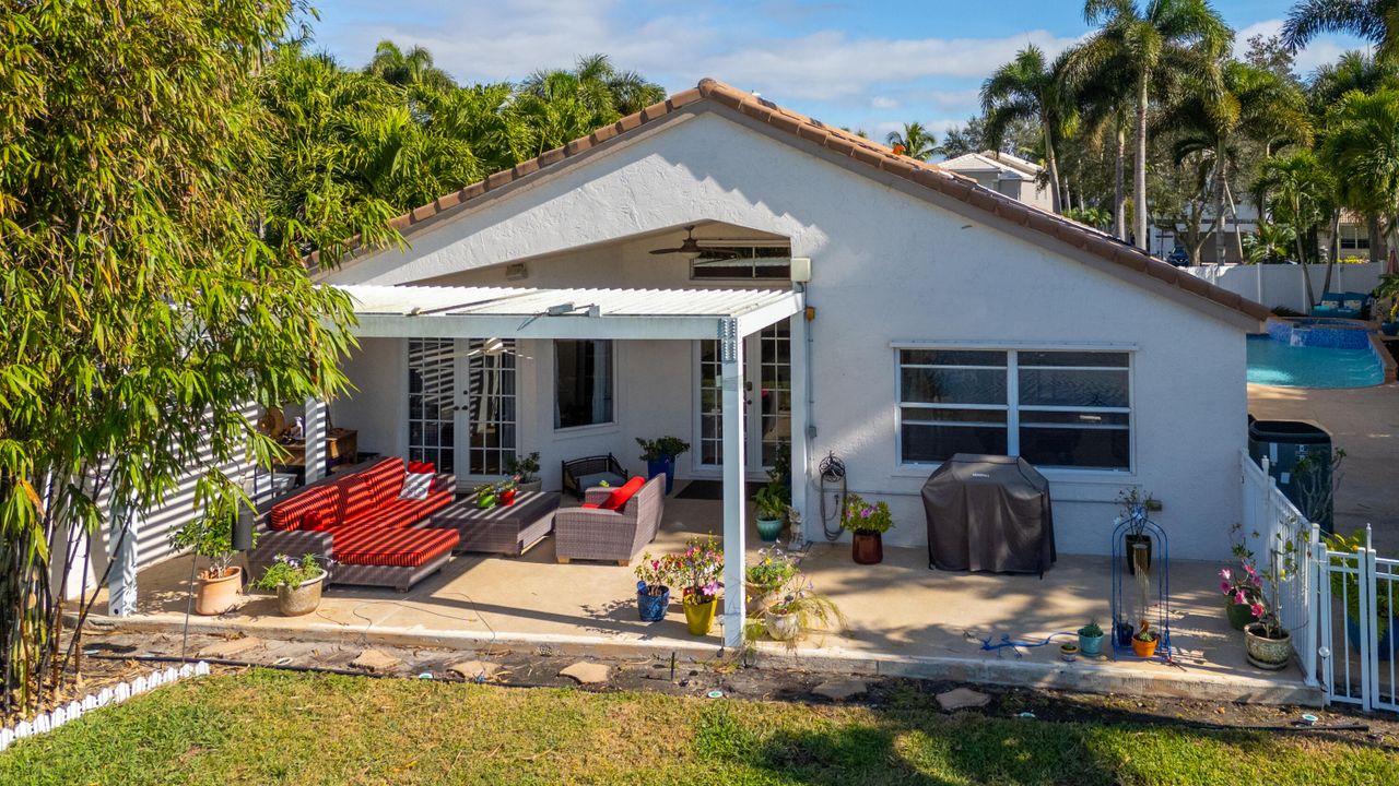 En Venta: $585,000 (3 camas, 2 baños, 2126 Pies cuadrados)