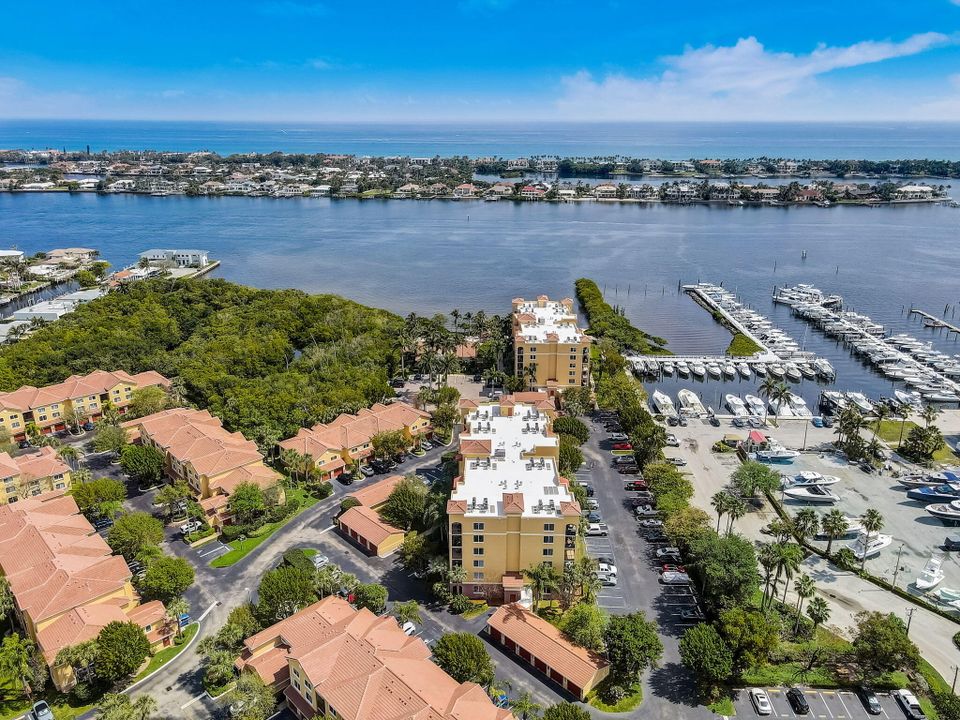 For Rent: $2,250 (2 beds, 2 baths, 1152 Square Feet)