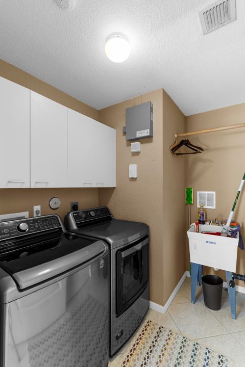 En Venta: $585,000 (3 camas, 2 baños, 2126 Pies cuadrados)