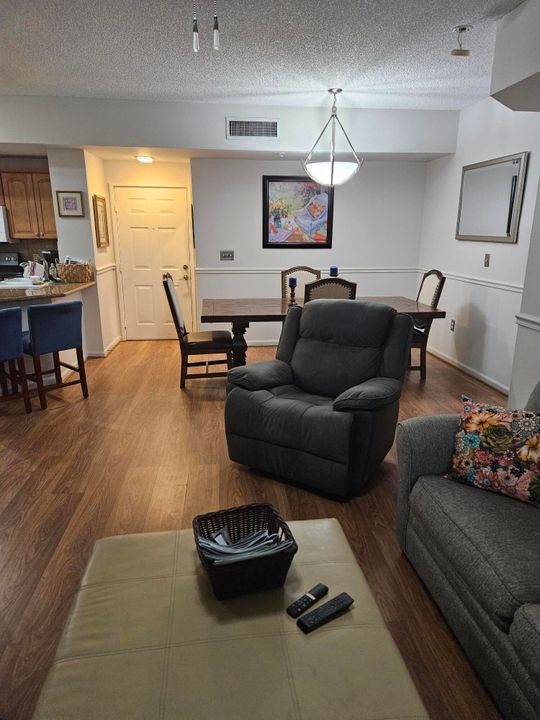 For Rent: $2,250 (2 beds, 2 baths, 1152 Square Feet)