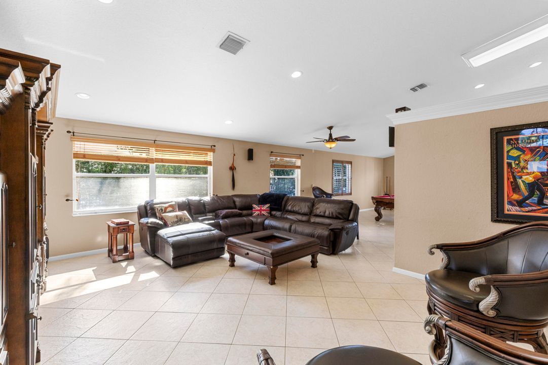 En Venta: $585,000 (3 camas, 2 baños, 2126 Pies cuadrados)