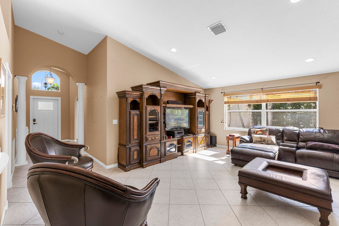 En Venta: $585,000 (3 camas, 2 baños, 2126 Pies cuadrados)