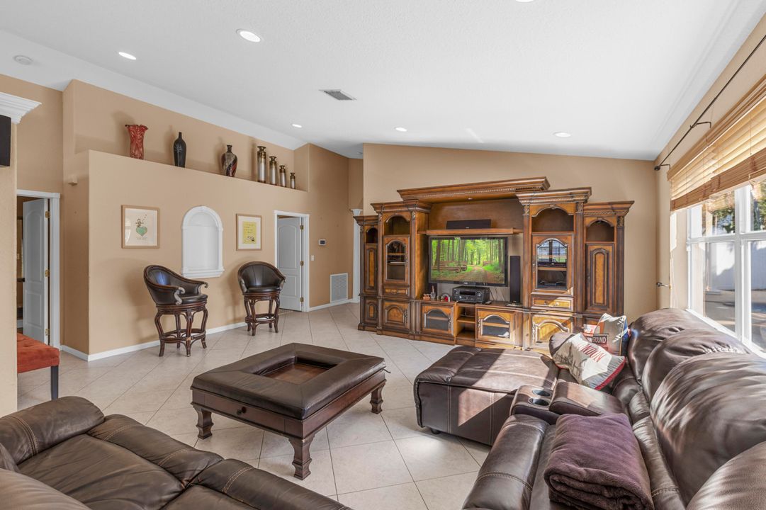 En Venta: $585,000 (3 camas, 2 baños, 2126 Pies cuadrados)