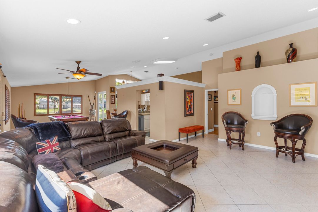 En Venta: $585,000 (3 camas, 2 baños, 2126 Pies cuadrados)