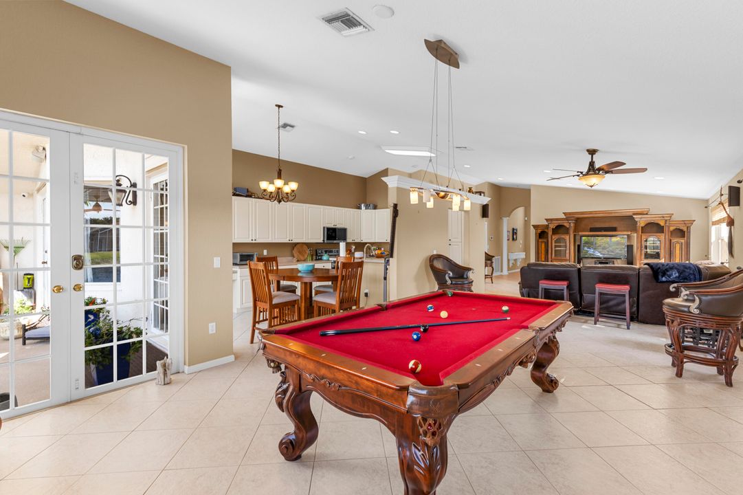 En Venta: $585,000 (3 camas, 2 baños, 2126 Pies cuadrados)