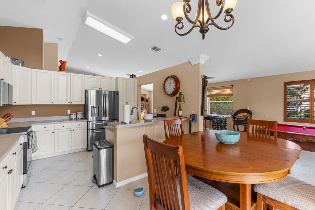 En Venta: $585,000 (3 camas, 2 baños, 2126 Pies cuadrados)