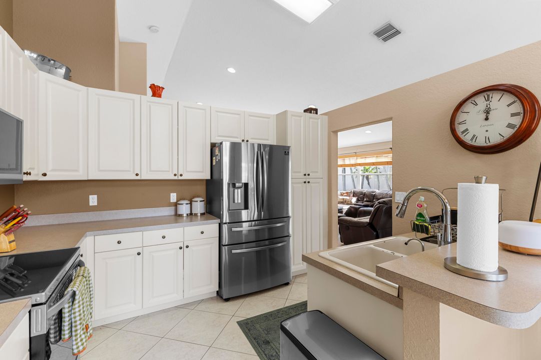 En Venta: $585,000 (3 camas, 2 baños, 2126 Pies cuadrados)