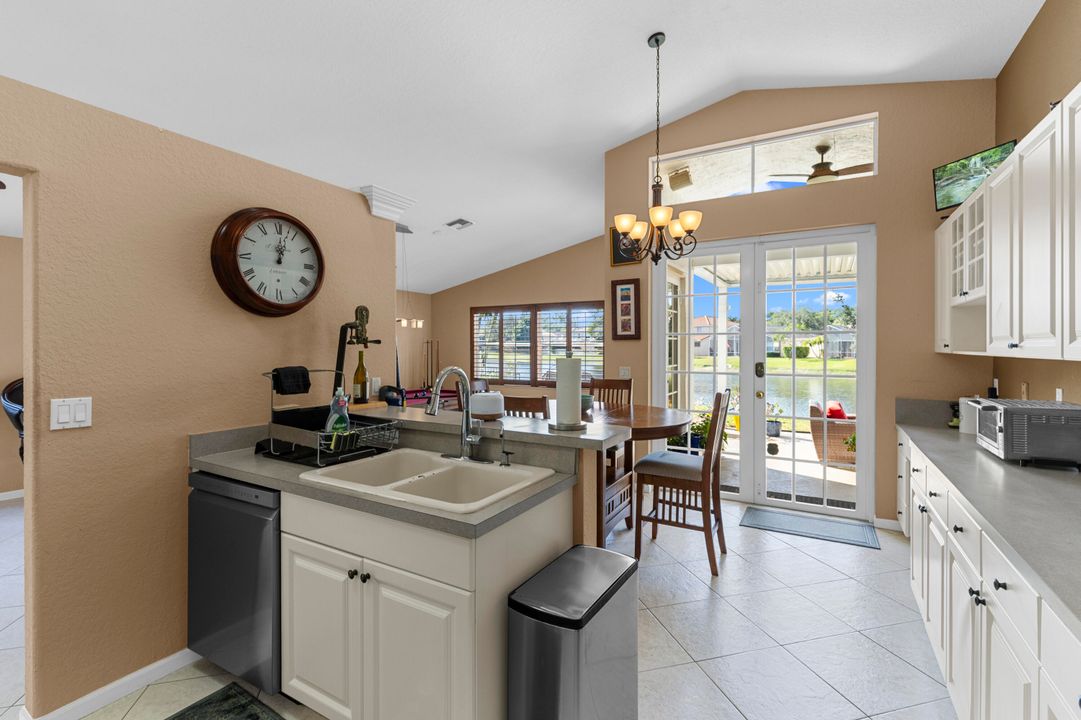 En Venta: $585,000 (3 camas, 2 baños, 2126 Pies cuadrados)