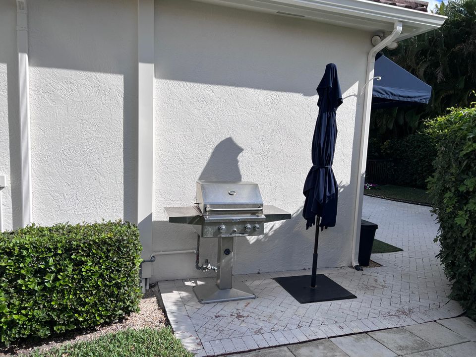 For Sale: $1,025,000 (3 beds, 3 baths, 2617 Square Feet)