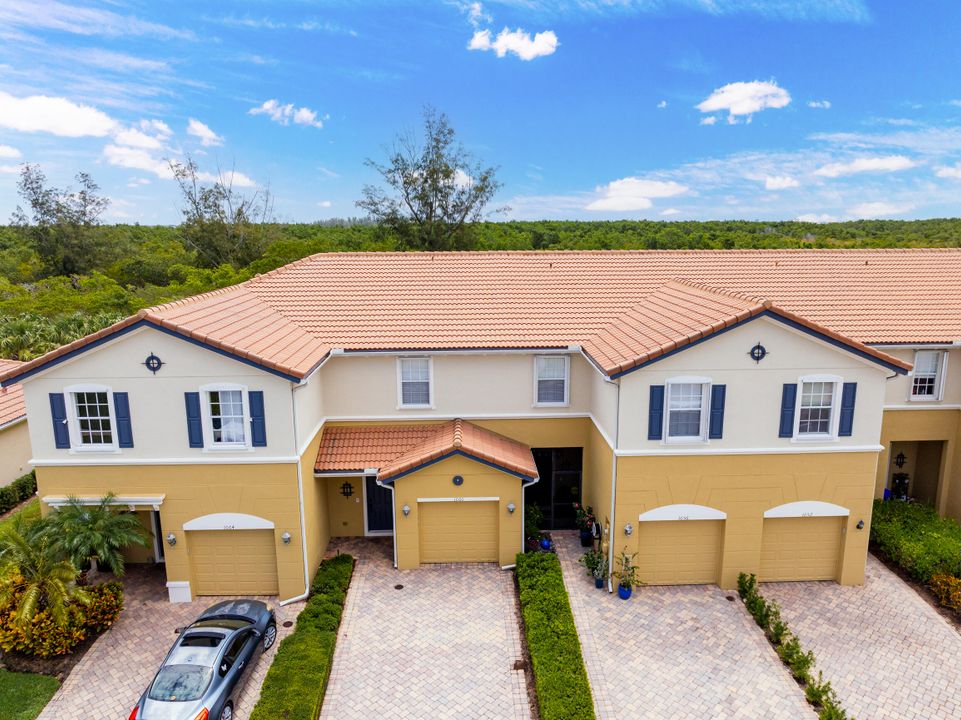 На продажу: $320,000 (2 спален, 2 ванн, 860 Квадратных фут)