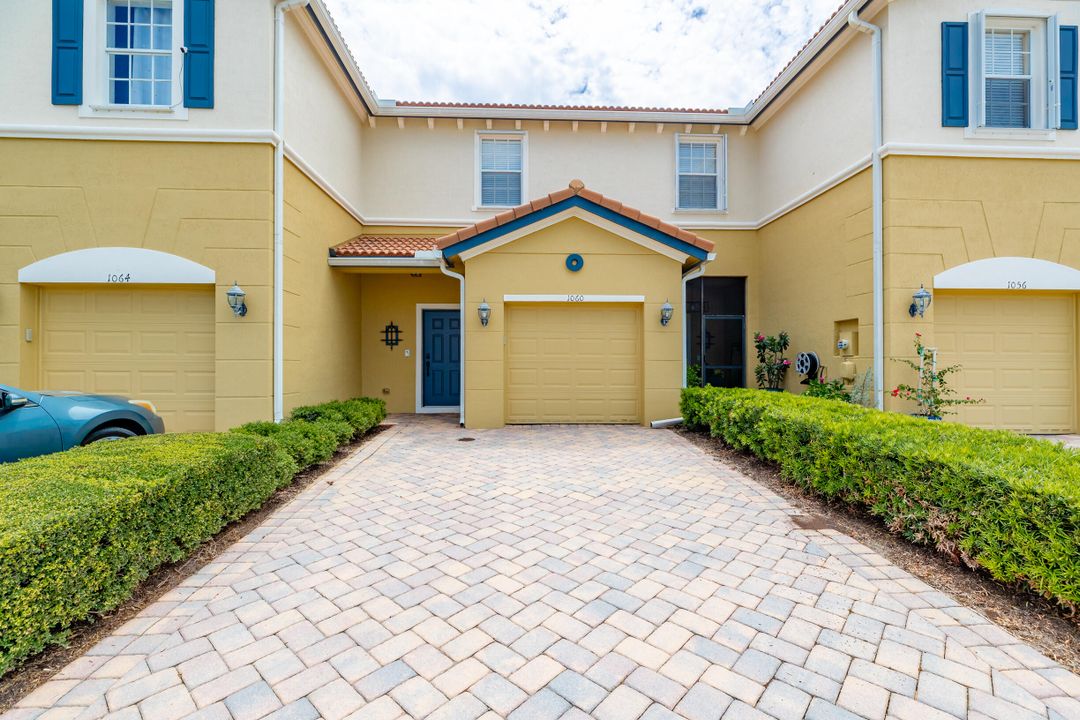 На продажу: $320,000 (2 спален, 2 ванн, 860 Квадратных фут)