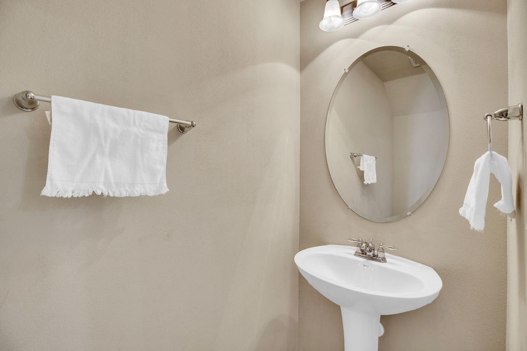 На продажу: $320,000 (2 спален, 2 ванн, 860 Квадратных фут)