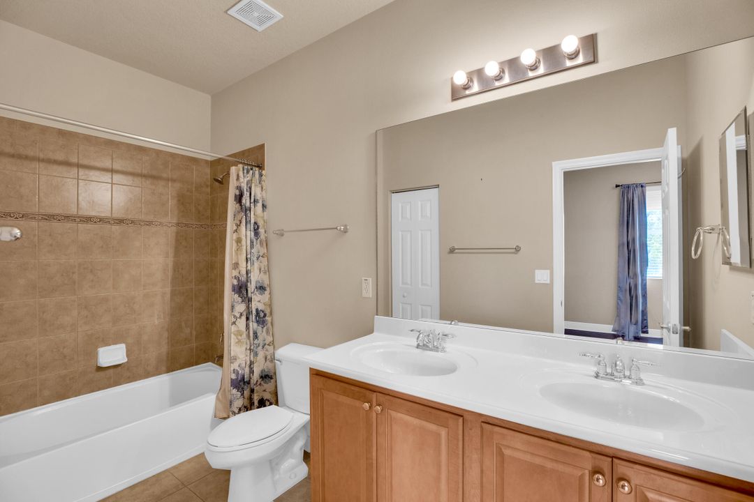 На продажу: $320,000 (2 спален, 2 ванн, 860 Квадратных фут)