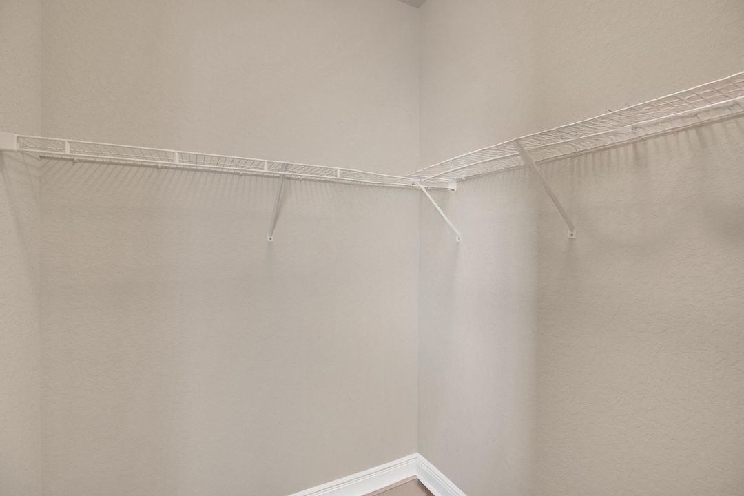 На продажу: $320,000 (2 спален, 2 ванн, 860 Квадратных фут)