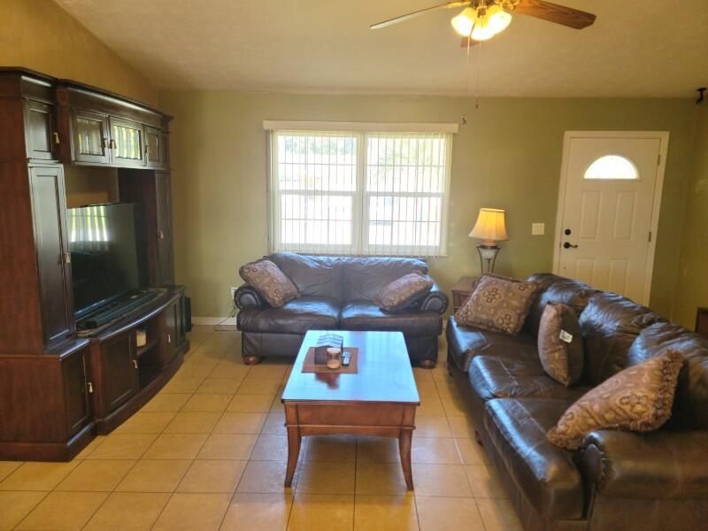 En Venta: $284,900 (3 camas, 2 baños, 1143 Pies cuadrados)