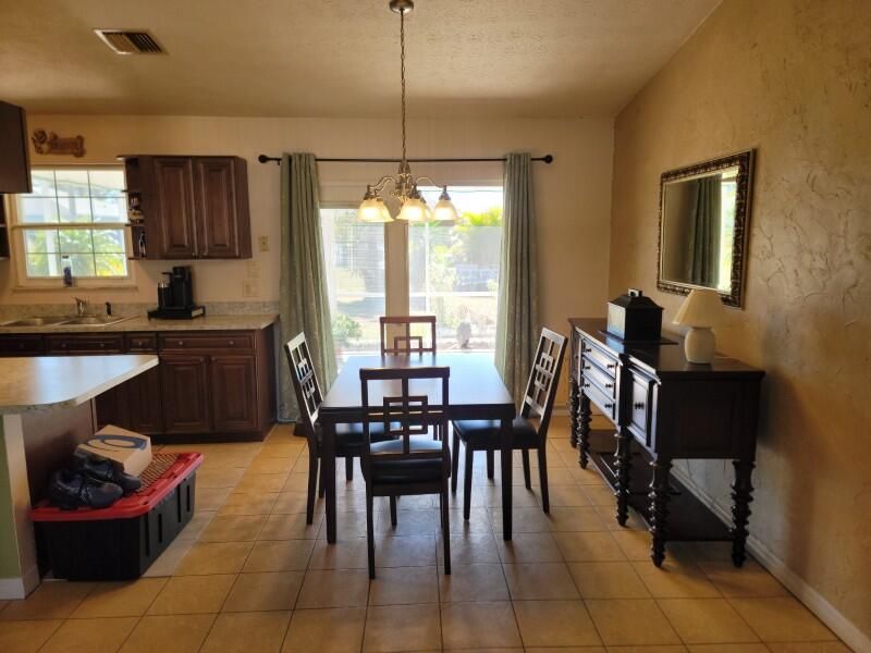 En Venta: $284,900 (3 camas, 2 baños, 1143 Pies cuadrados)