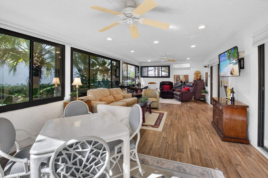 En Venta: $544,900 (3 camas, 2 baños, 2732 Pies cuadrados)