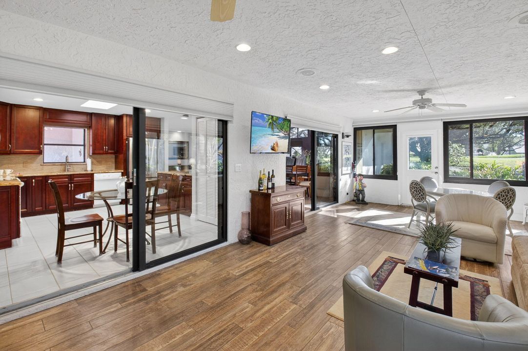 En Venta: $544,900 (3 camas, 2 baños, 2732 Pies cuadrados)