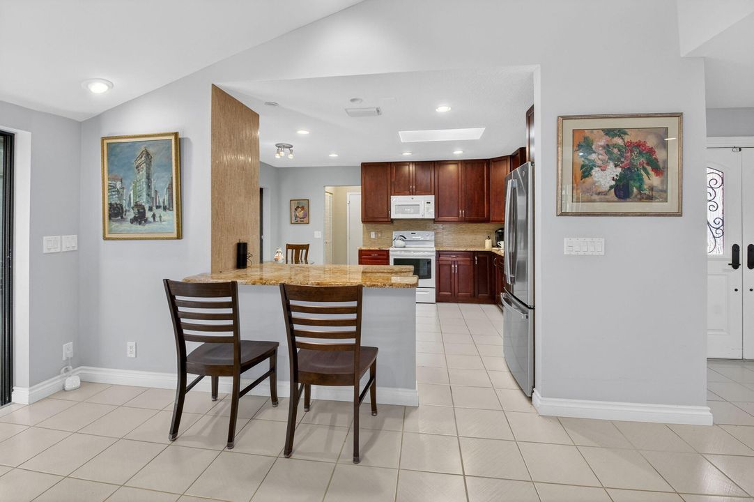 En Venta: $544,900 (3 camas, 2 baños, 2732 Pies cuadrados)