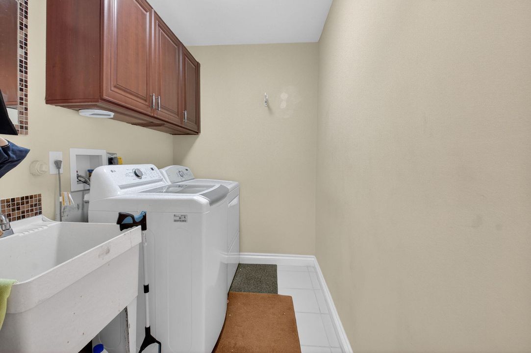 En Venta: $544,900 (3 camas, 2 baños, 2732 Pies cuadrados)