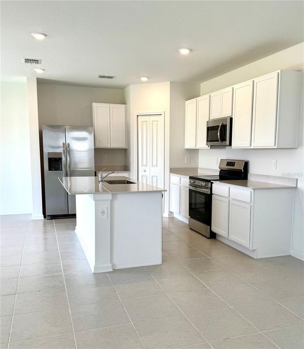 For Rent: $2,200 (4 beds, 2 baths, 1874 Square Feet)