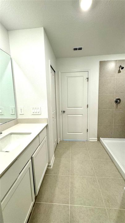 For Rent: $2,200 (4 beds, 2 baths, 1874 Square Feet)