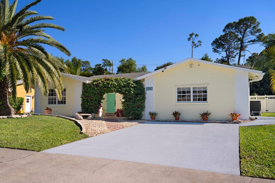 Active With Contract: $599,900 (4 beds, 3 baths, 2510 Square Feet)