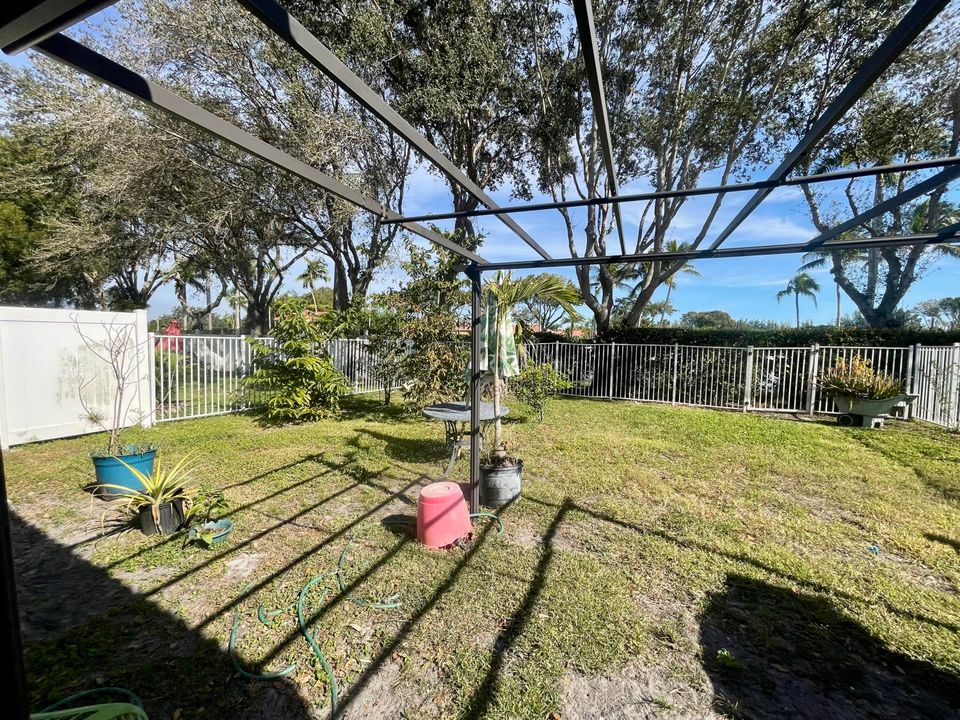 For Sale: $475,000 (3 beds, 2 baths, 2004 Square Feet)