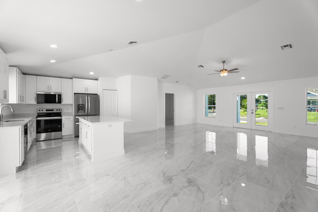 En Venta: $485,000 (4 camas, 2 baños, 1800 Pies cuadrados)