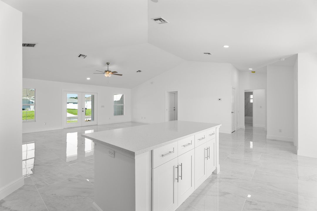 En Venta: $485,000 (4 camas, 2 baños, 1800 Pies cuadrados)