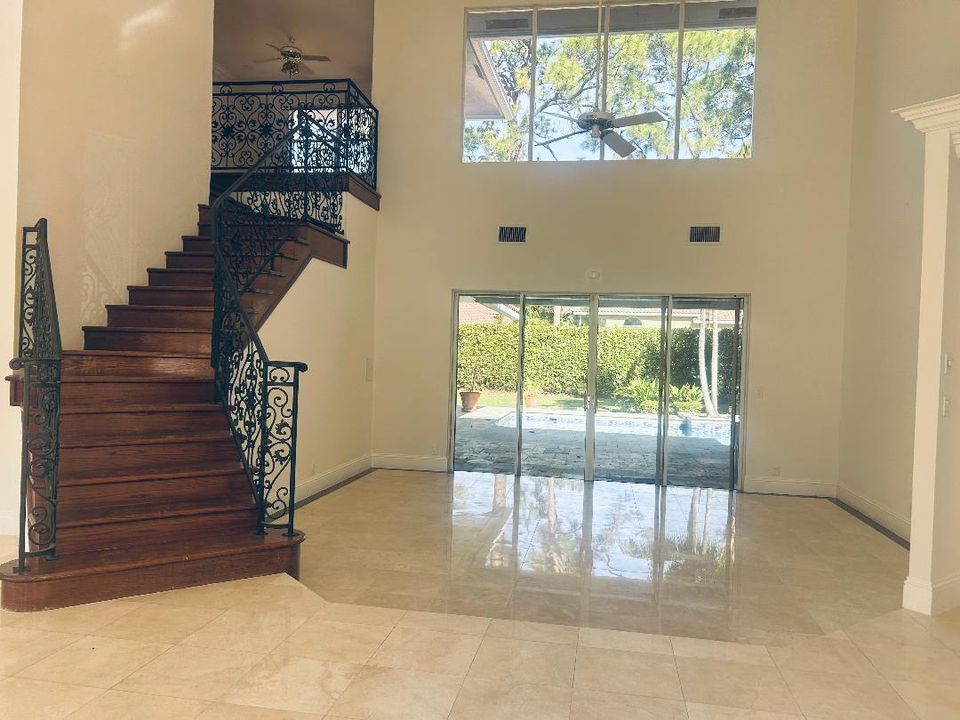 В аренду: $17,000 (5 спален, 4 ванн, 4151 Квадратных фут)