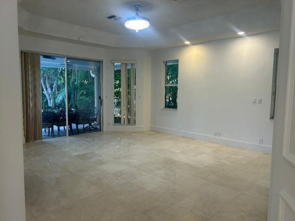 В аренду: $17,000 (5 спален, 4 ванн, 4151 Квадратных фут)