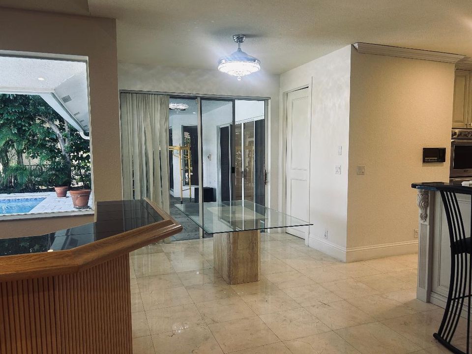 В аренду: $17,000 (5 спален, 4 ванн, 4151 Квадратных фут)