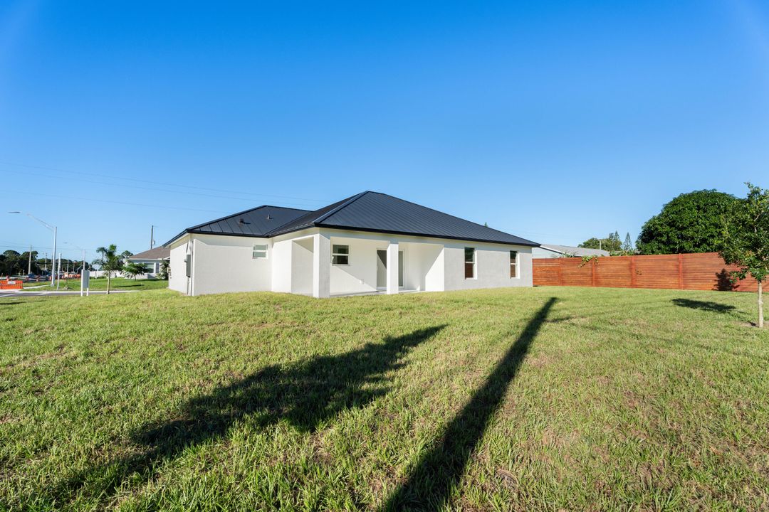 En Venta: $485,000 (4 camas, 2 baños, 1800 Pies cuadrados)