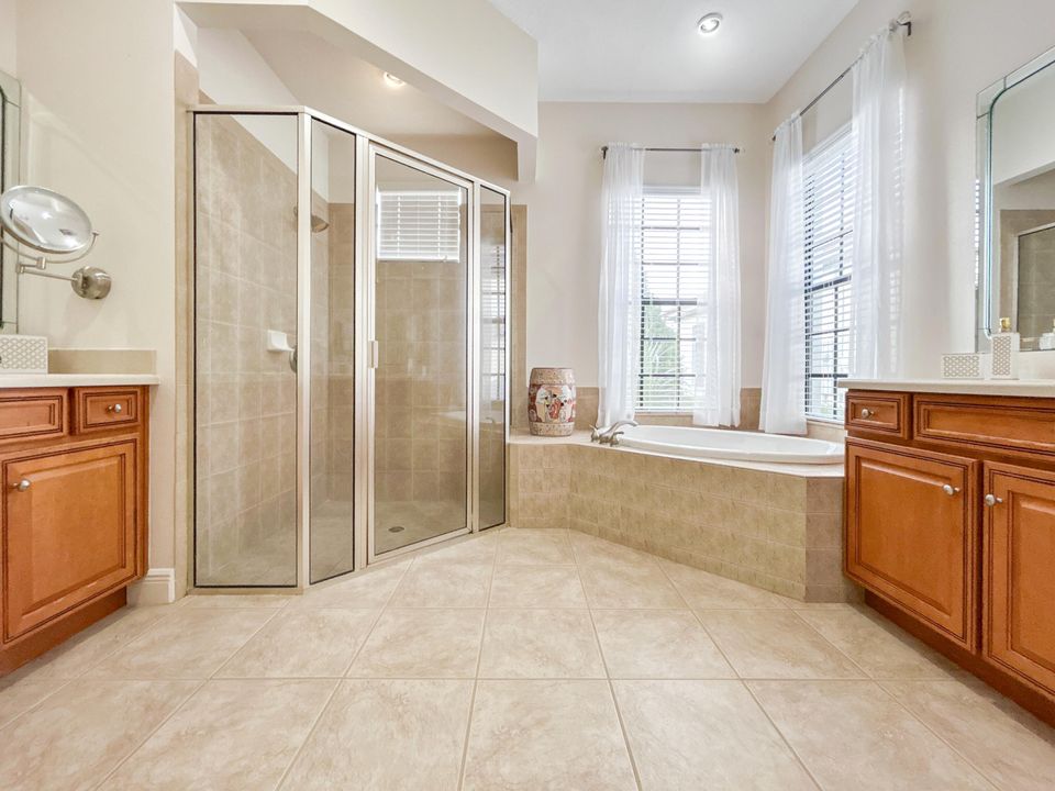 На продажу: $570,000 (3 спален, 2 ванн, 2138 Квадратных фут)