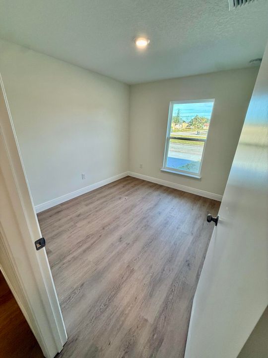 出租: $2,499 (3 贝兹, 1 浴室, 879 平方英尺)