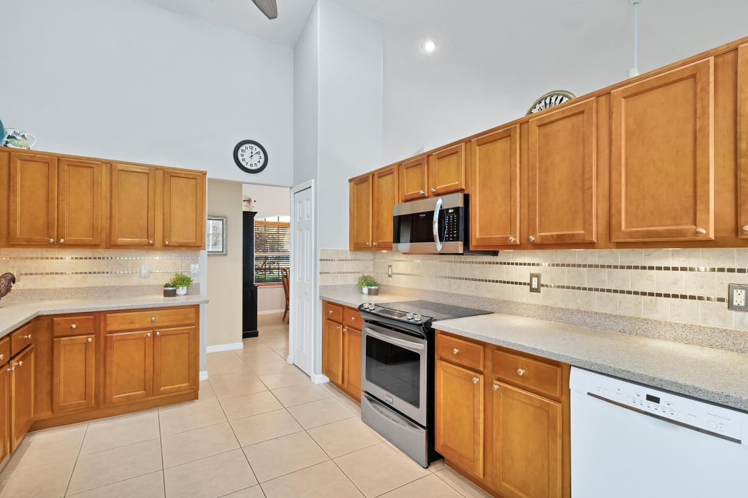 На продажу: $475,000 (3 спален, 2 ванн, 1737 Квадратных фут)