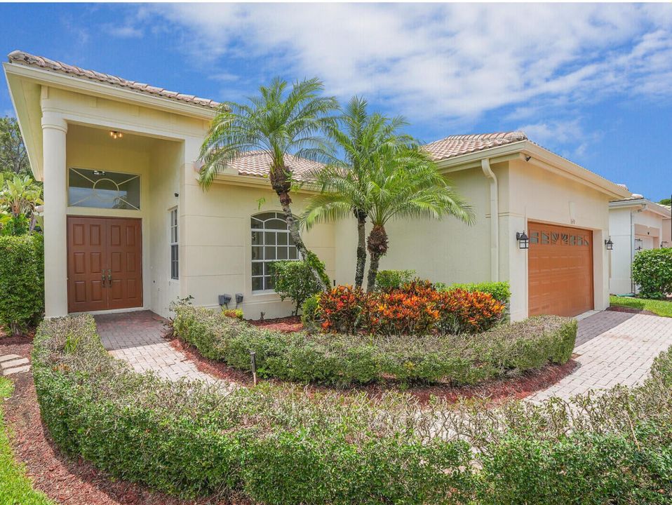 En Renta: $2,800 (3 camas, 2 baños, 2303 Pies cuadrados)