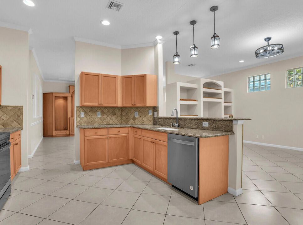 En Renta: $2,800 (3 camas, 2 baños, 2303 Pies cuadrados)