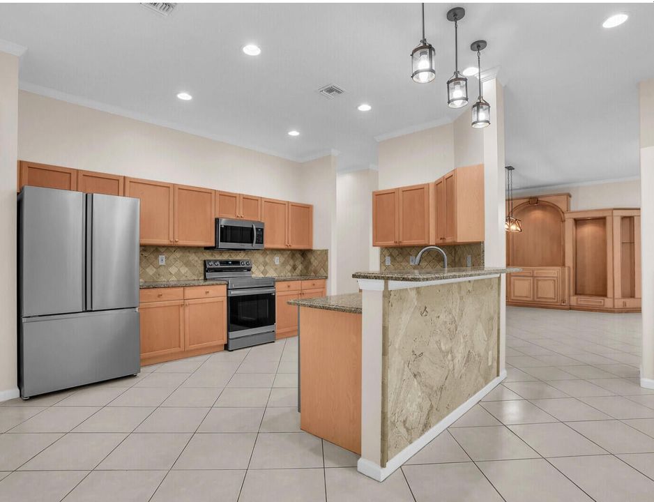 En Renta: $2,800 (3 camas, 2 baños, 2303 Pies cuadrados)