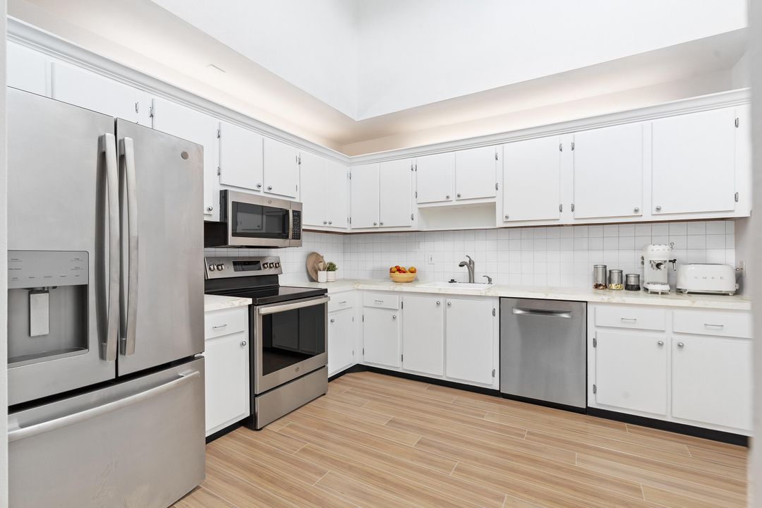 На продажу: $230,000 (2 спален, 2 ванн, 1188 Квадратных фут)