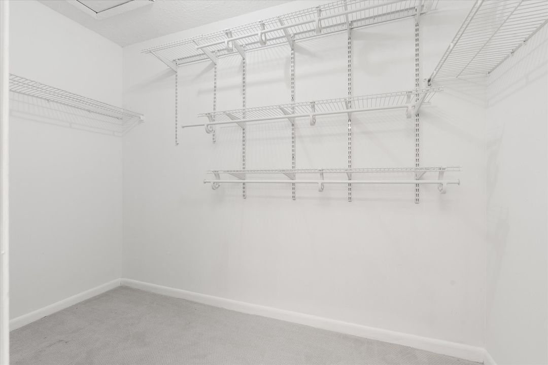 На продажу: $230,000 (2 спален, 2 ванн, 1188 Квадратных фут)