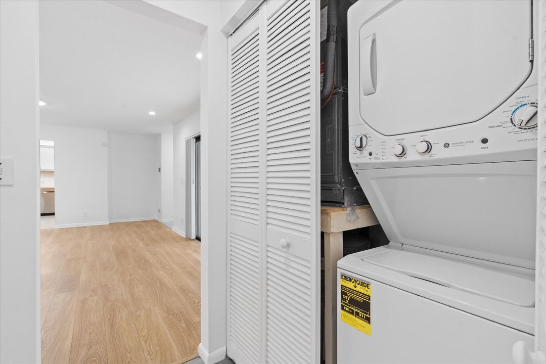 На продажу: $230,000 (2 спален, 2 ванн, 1188 Квадратных фут)