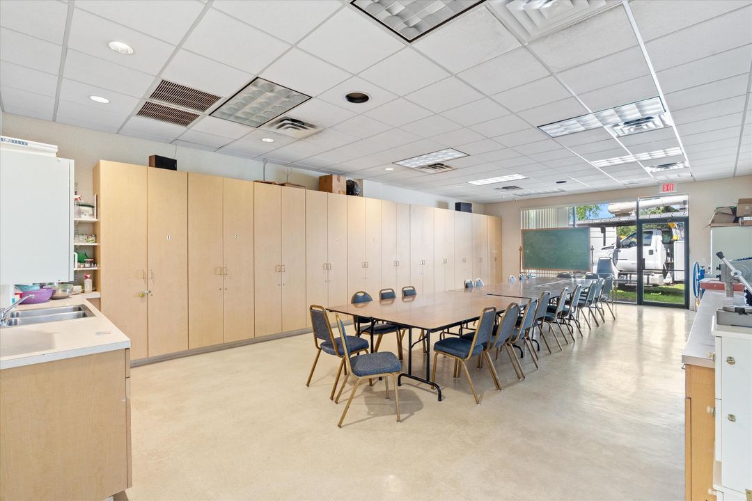 На продажу: $230,000 (2 спален, 2 ванн, 1188 Квадратных фут)