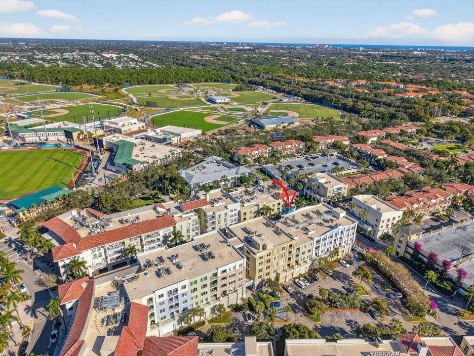 For Sale: $278,000 (1 beds, 1 baths, 719 Square Feet)