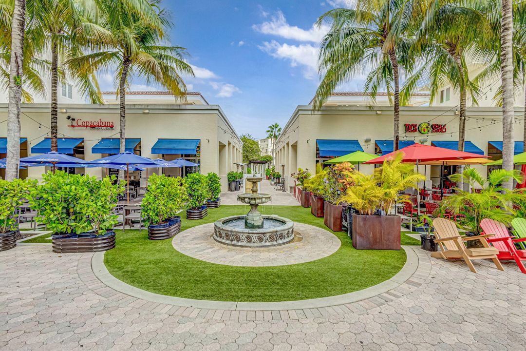 For Sale: $278,000 (1 beds, 1 baths, 719 Square Feet)