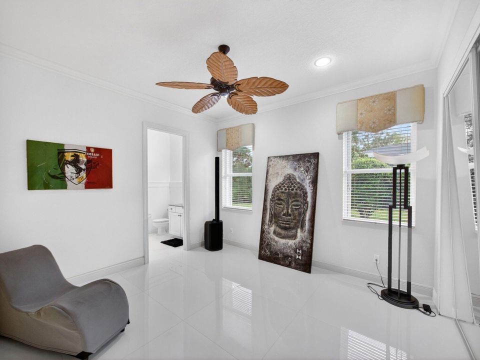 En Venta: $715,000 (3 camas, 3 baños, 2708 Pies cuadrados)