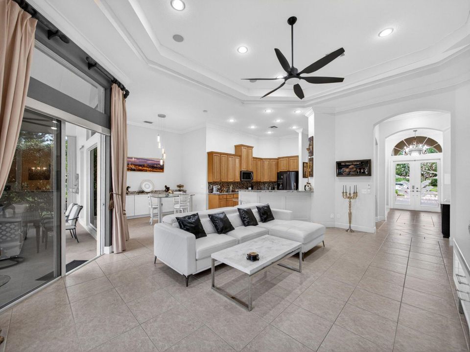 En Venta: $715,000 (3 camas, 3 baños, 2708 Pies cuadrados)