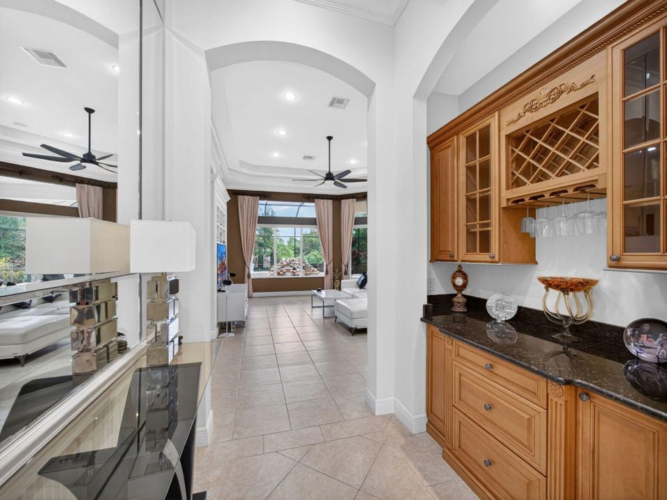 En Venta: $715,000 (3 camas, 3 baños, 2708 Pies cuadrados)